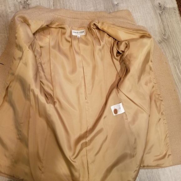 Back-in-the-Office Look with 90s Armani Jacket - Picture 10 of 10